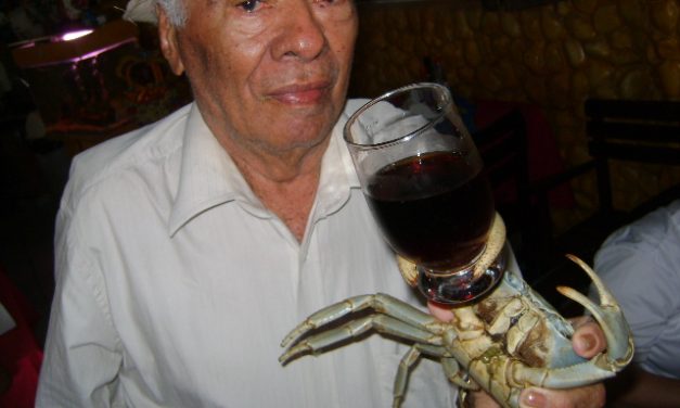 Buraco da Gia e o garçom caranguejo