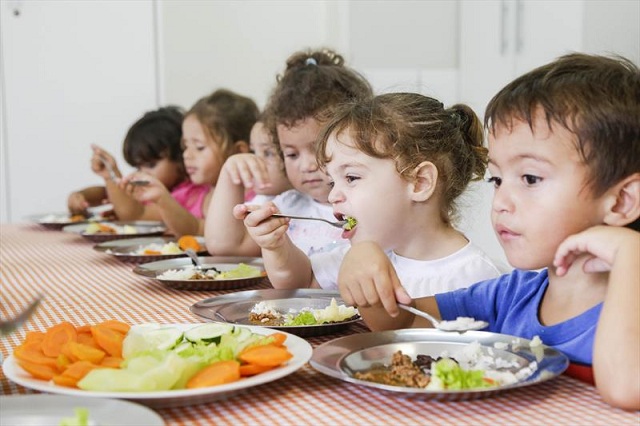 Comida e brinquedo no Natal solidário da Toyota