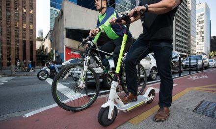 Andar de patinete, só com capacete