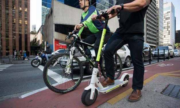 Andar de patinete, só com capacete