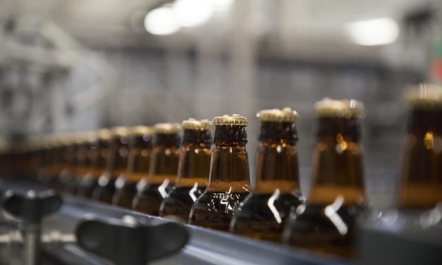 Colorado IPA usa garrafa feita com caco de vidro