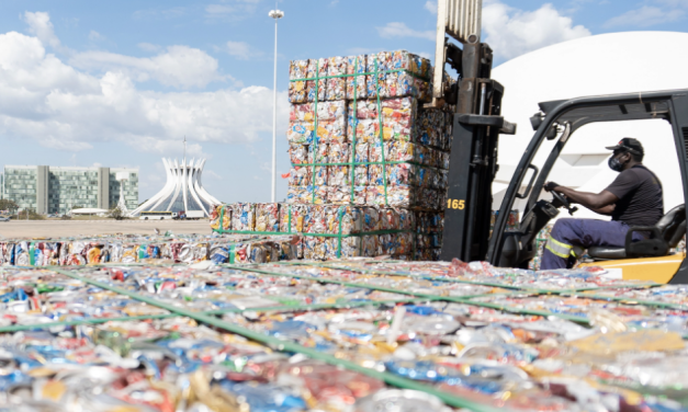 Água em lata é sustentável, mas muito cara