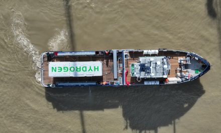 Barco a hidrogênio inicia tour pelo Brasil e reforça potencial de energia limpa