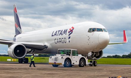 Latam Cargo reduz emissões com empilhadeiras