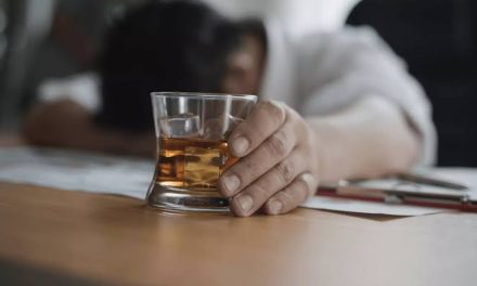 Teatro leva educação sobre consumo precoce de álcool