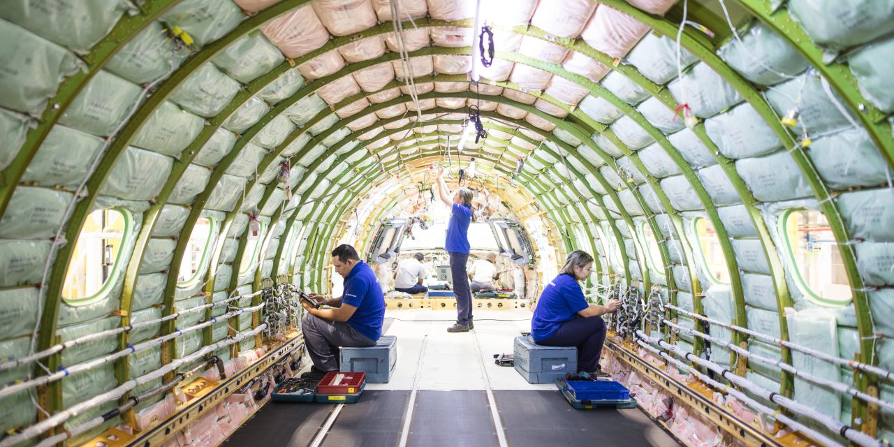 Embraer abre vagas para curso de produção aeronáutica