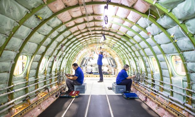 Embraer abre vagas para curso de produção aeronáutica